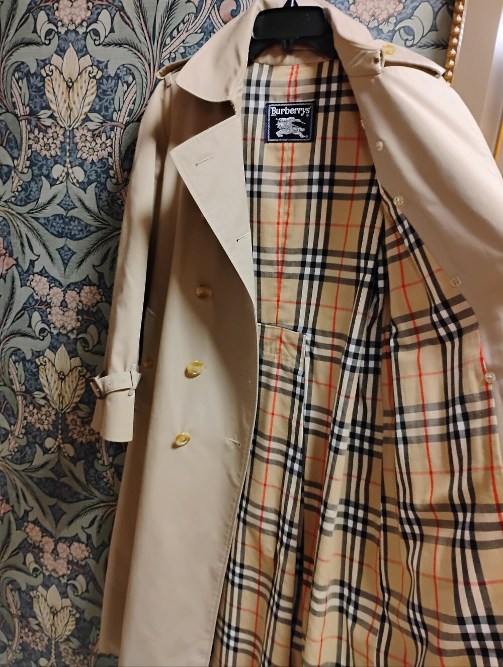 Vintage Burberry  Double-Breasted Trench Coat with Signature Check Lining - Picture 5 of 11